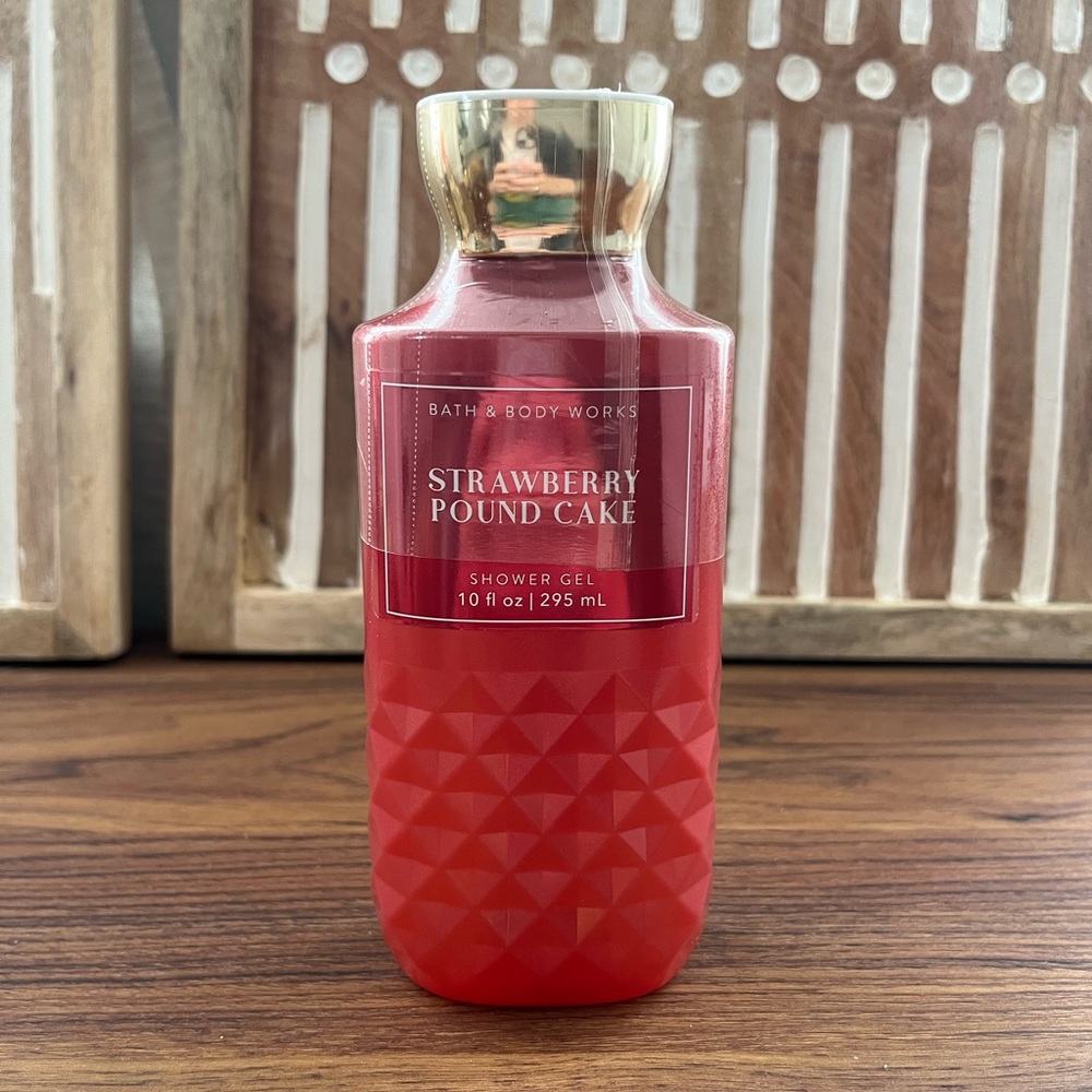 Bath & Body Works Sealed Strawberry Pound Cake Shower Gel